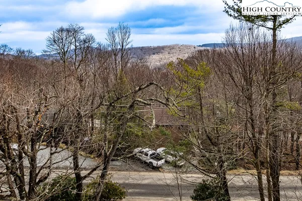 $189,000 | 103 Upper Holiday Lane, Unit G327, Beech Mountain, NC 28604
