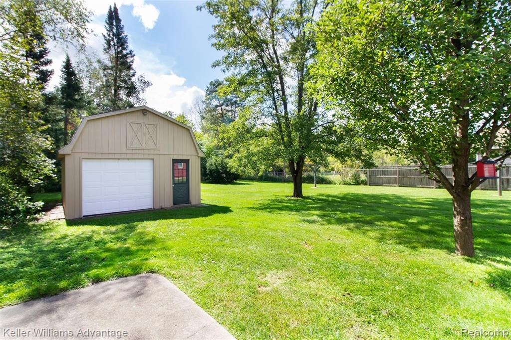 7495 Coldwater Road Flushing, MI 48433 - Photo 33 of 35