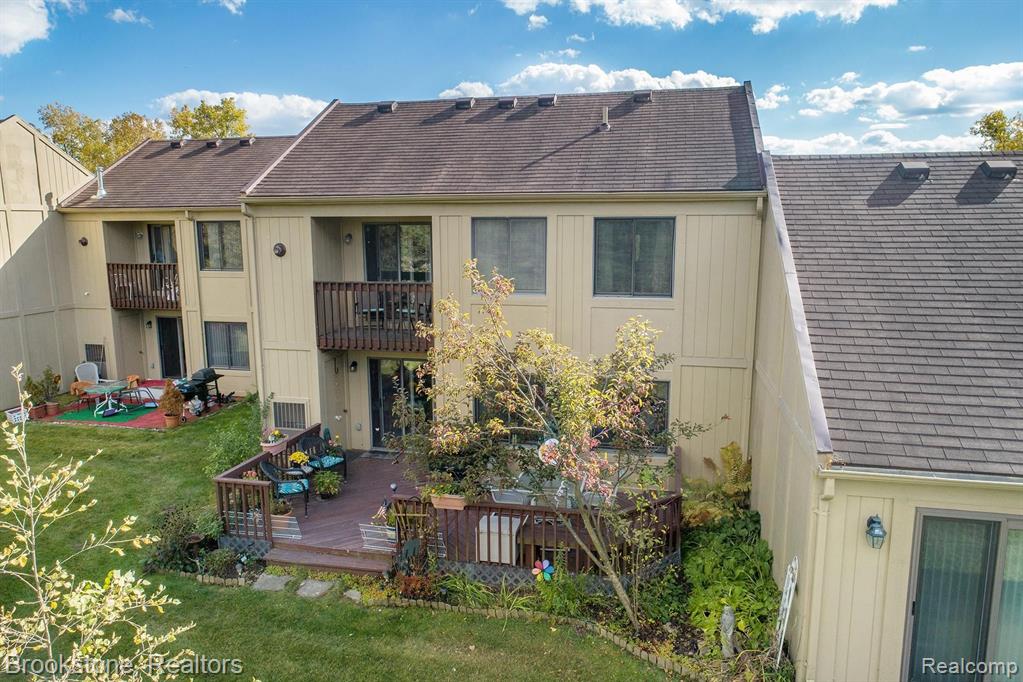 2285 Rochelle Park Drive, Unit 122 Rochester Hills, MI 48309 - Photo 6 of 32