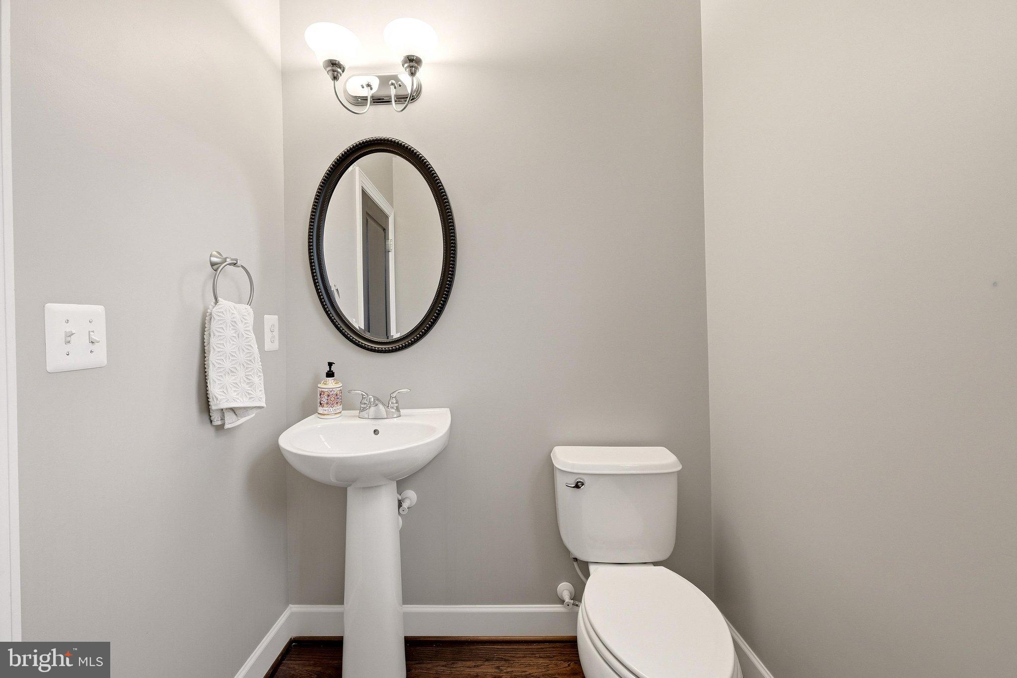 15547 Montresor Road Leesburg, VA 20176 - Photo 21 of 92 Main level powder room