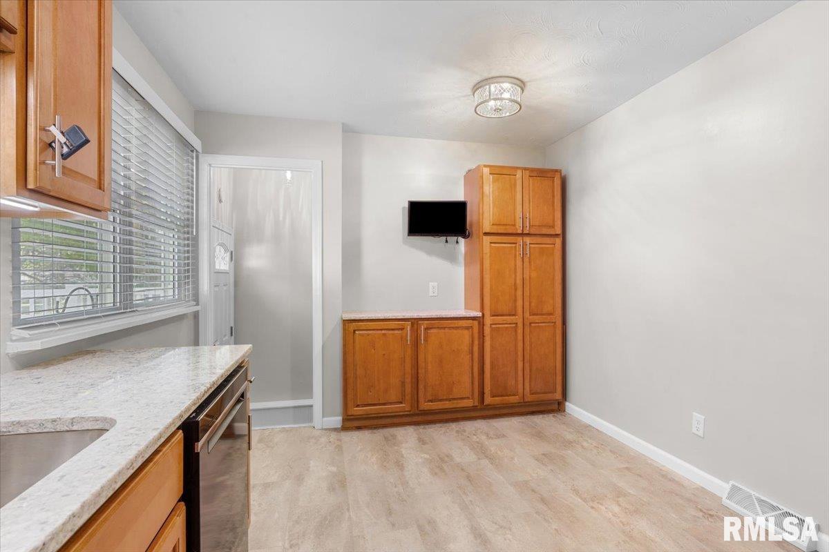 1900 Camden Street Springfield, IL 62702 - Photo 12 of 34
