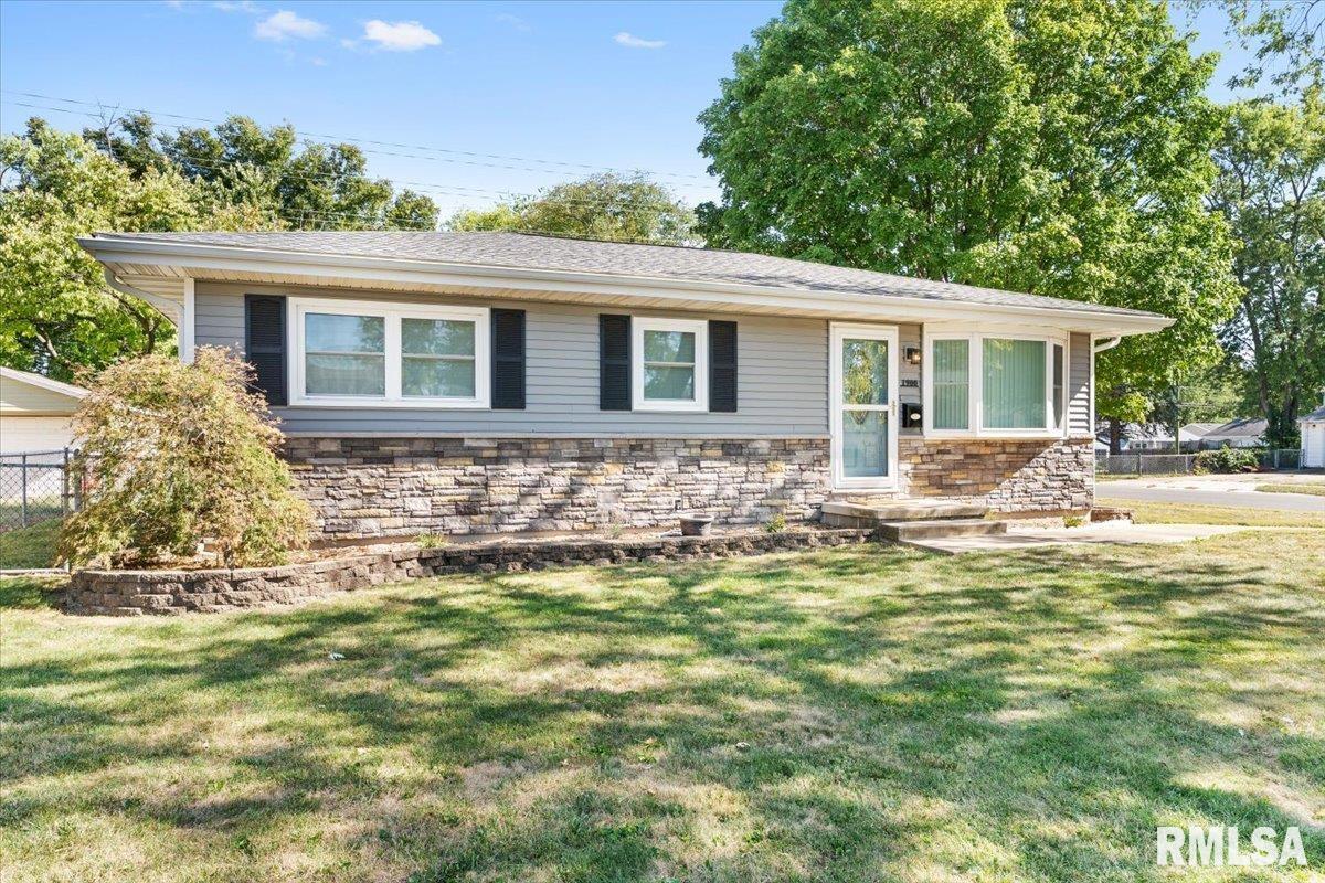1900 Camden Street Springfield, IL 62702 - Photo 2 of 34