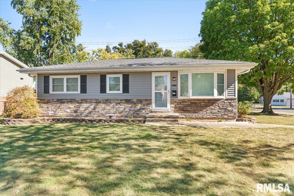 1900 Camden Street Springfield, IL 62702 - Photo 3 of 34