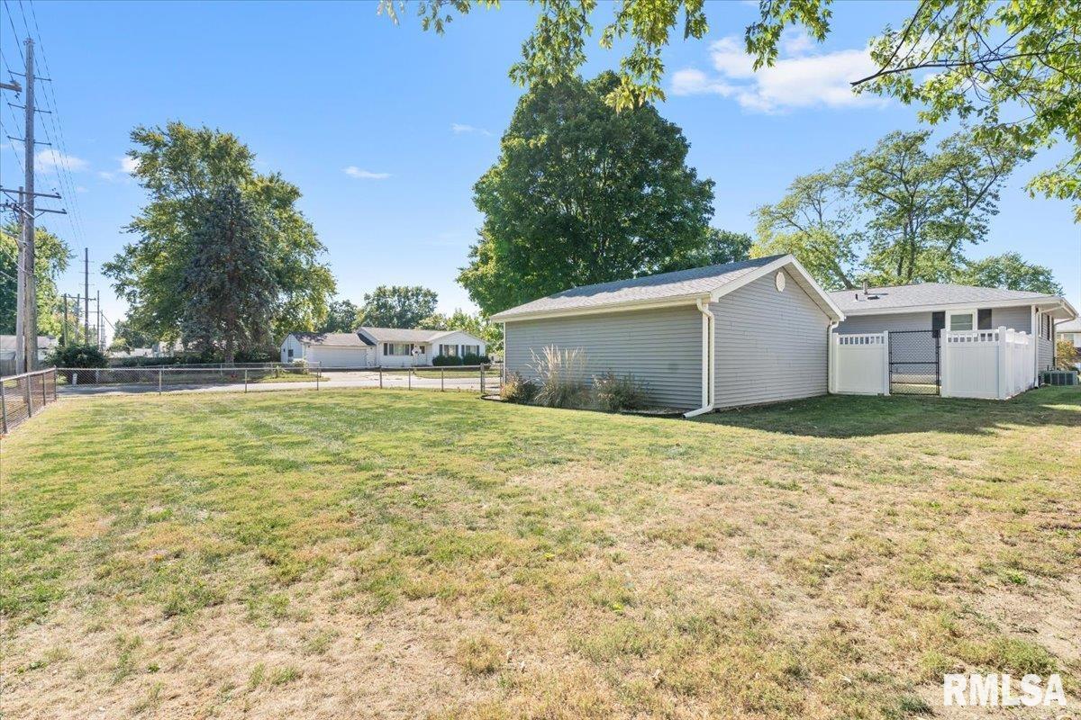 1900 Camden Street Springfield, IL 62702 - Photo 32 of 34