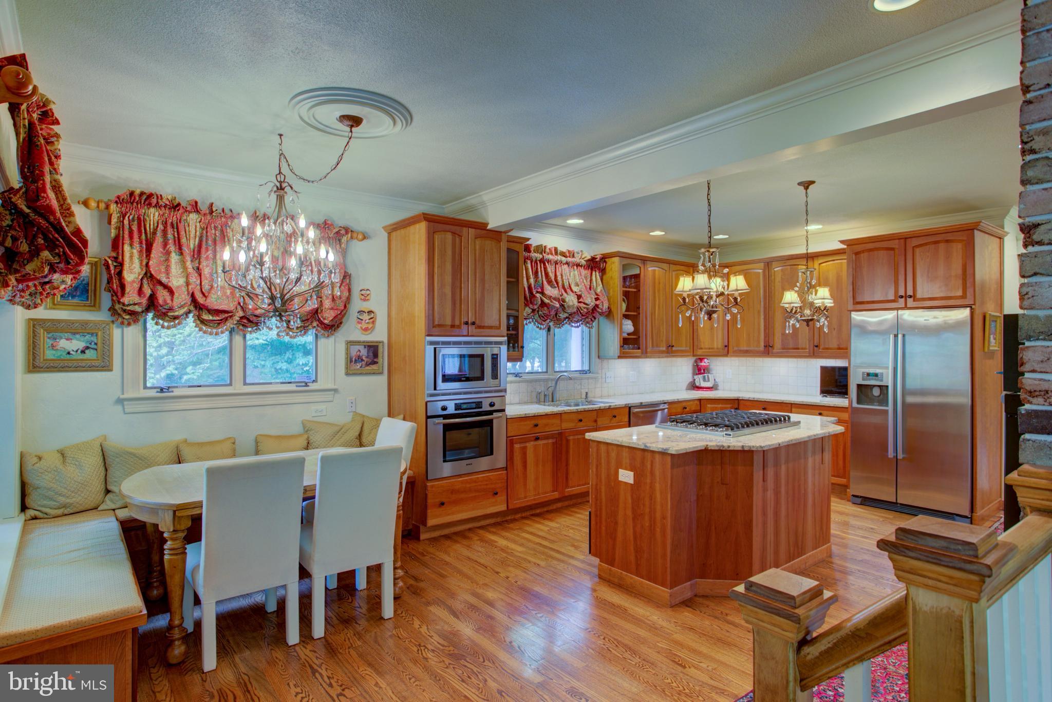 1626 Meadowlark Road Wyomissing, PA 19610 - Photo 63 of 123 Eat-in spacious kitchen, Viking Stove/Ovens