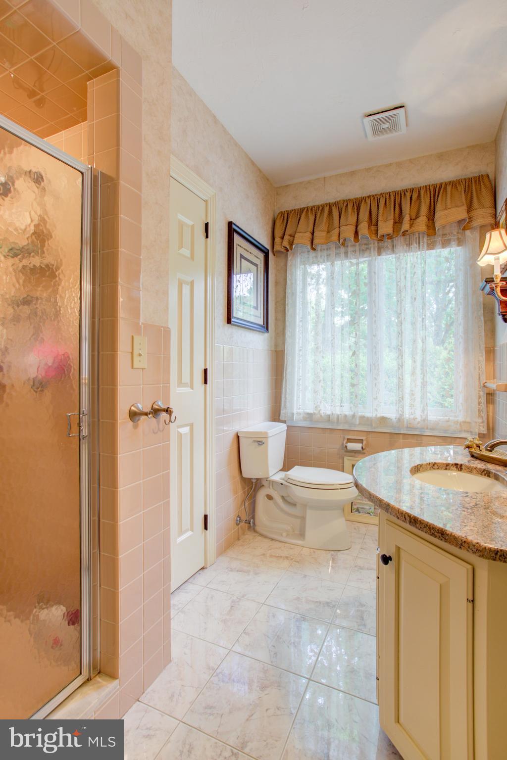 1626 Meadowlark Road Wyomissing, PA 19610 - Photo 90 of 123 First floor full bathroom 4