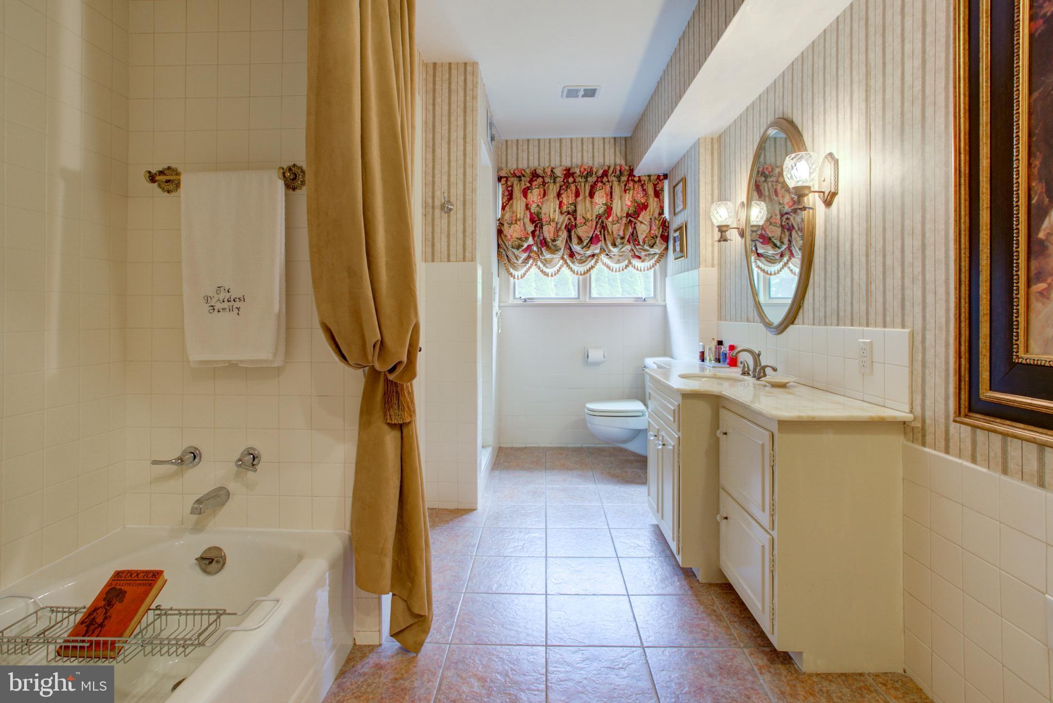 1626 Meadowlark Road Wyomissing, PA 19610 - Photo 100 of 123 Primary Full Bath with Shower