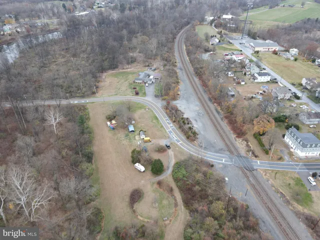 a view of a small yard