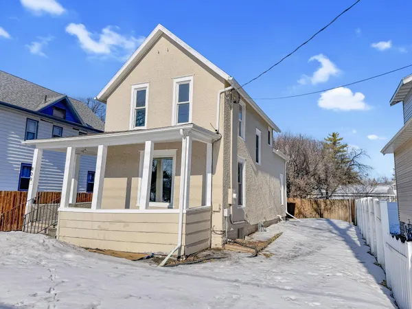 $185,000 | 809 11th Avenue North, Fargo, ND 58102