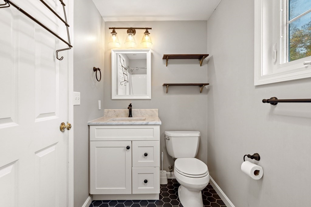 120 Lowell Road, Unit B Westford, MA 01886 - Photo 8 of 33 Gallery Image 8