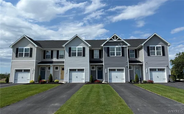 $289,900 | 6233B Thornden Park Drive, Lockport Town, NY 14094