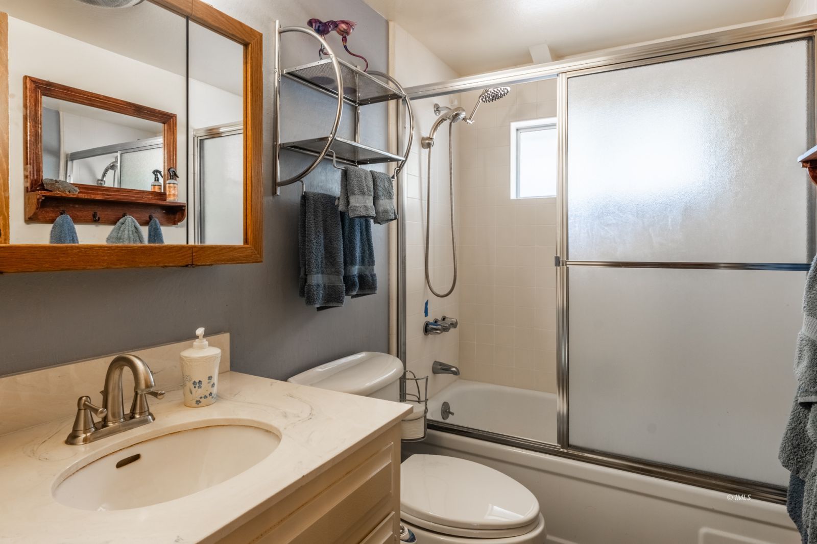 234 Brook Lane Bishop, CA 93514 - Photo 21 of 33 a bathroom with a sink toilet and shower