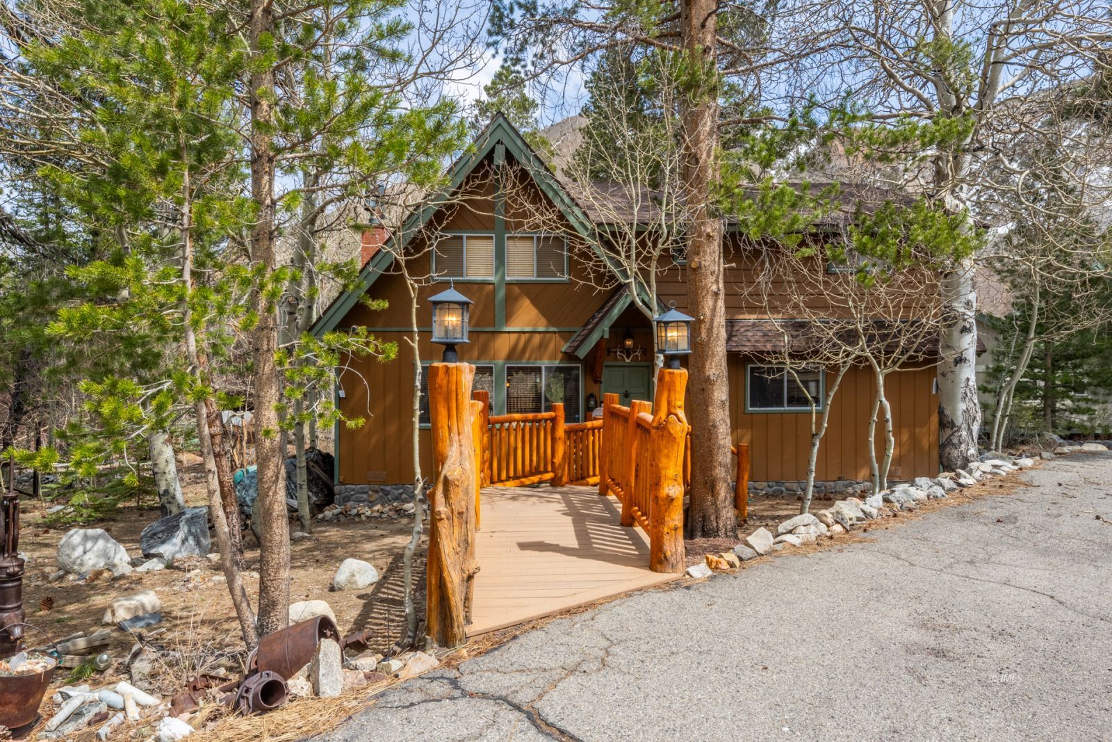 234 Brook Lane Bishop, CA 93514 - Photo 3 of 33 a view of a house with a yard