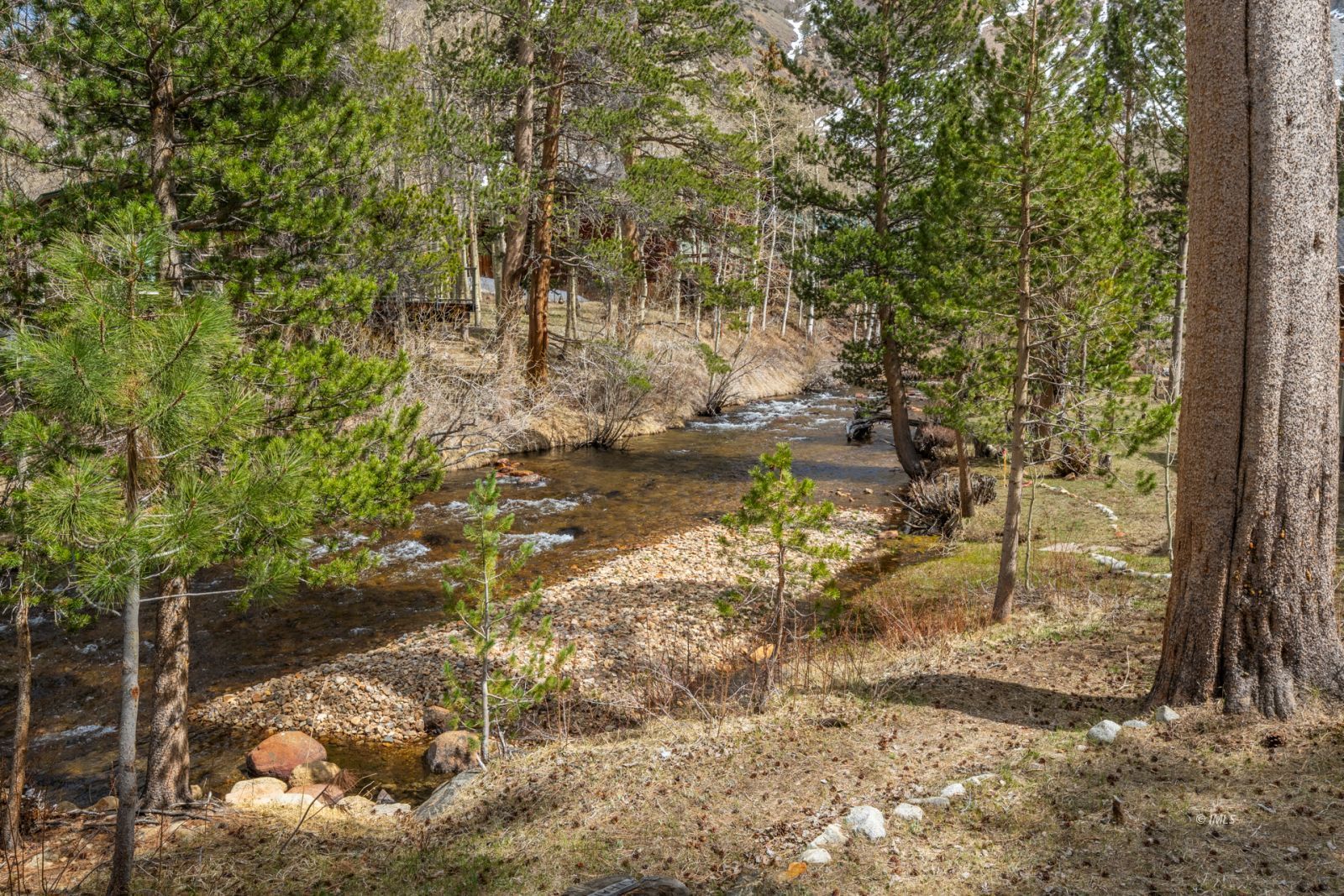 234 Brook Lane Bishop, CA 93514 - Photo 5 of 33 a pathway of a yard