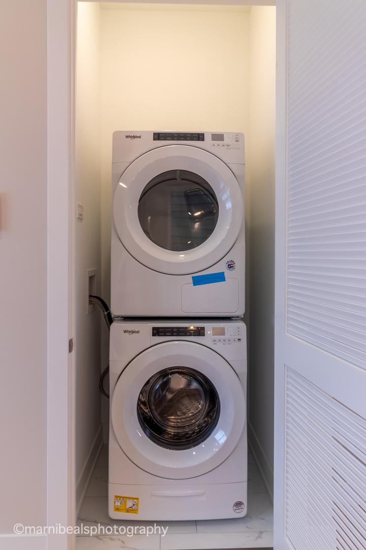 1349 East Marquette Road Chicago, IL 60637 - Photo 11 of 26 a utility room with dryer and washer