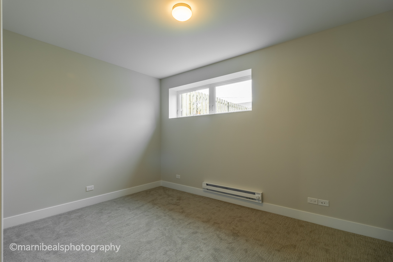 1349 East Marquette Road Chicago, IL 60637 - Photo 20 of 26 an empty room with a window