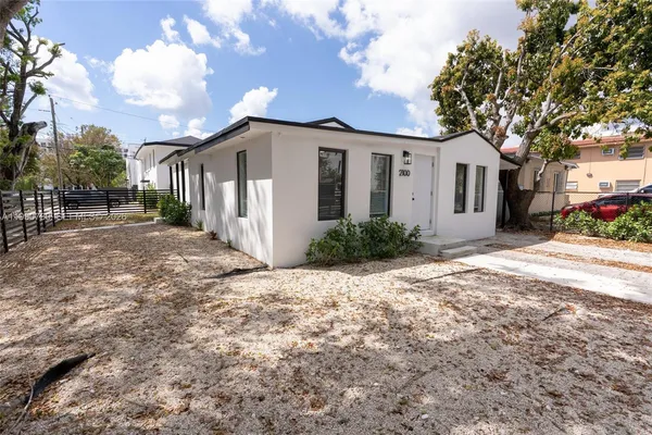 $4,500 | 2100 Southwest 6th Street, Miami, FL 33135