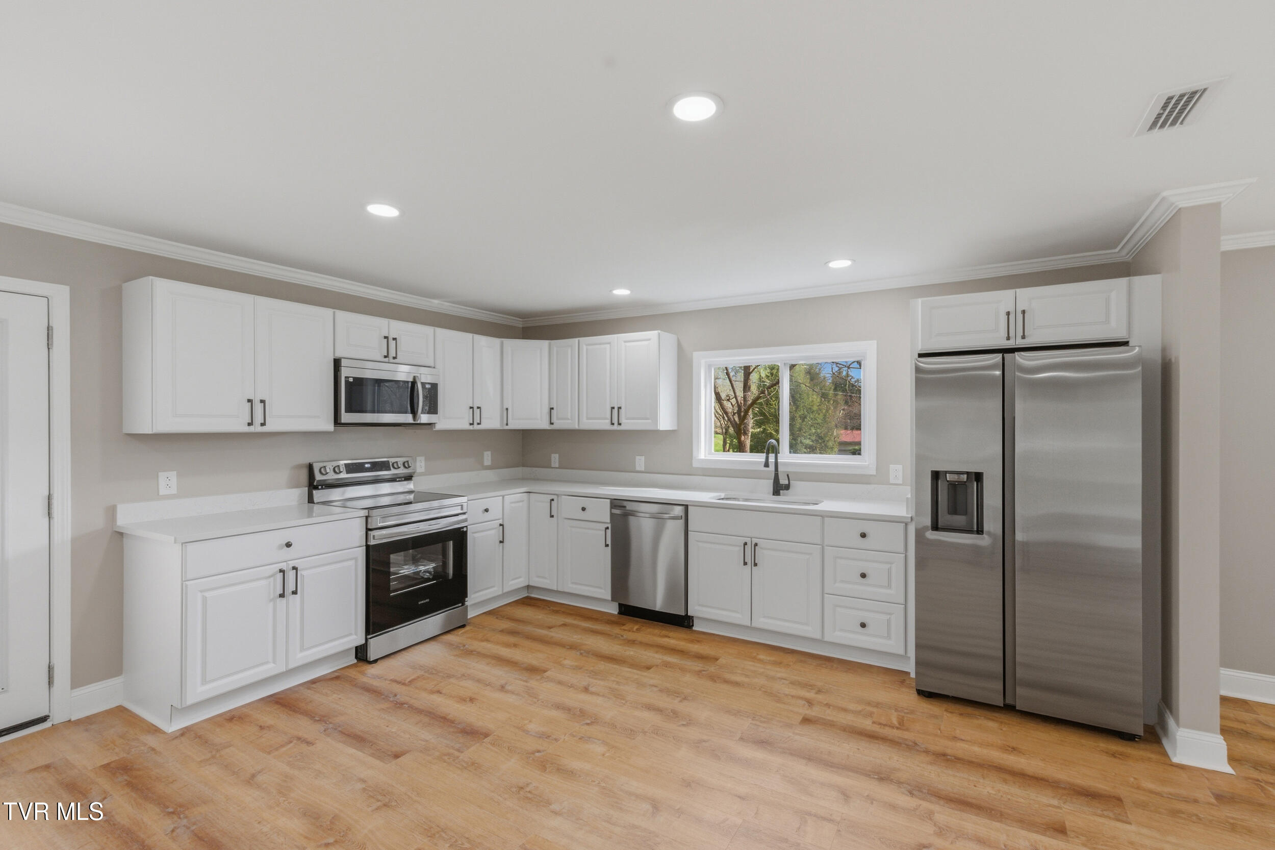 400 Martindale Road Bristol, TN 37620 - Photo 4 of 25 martin 4