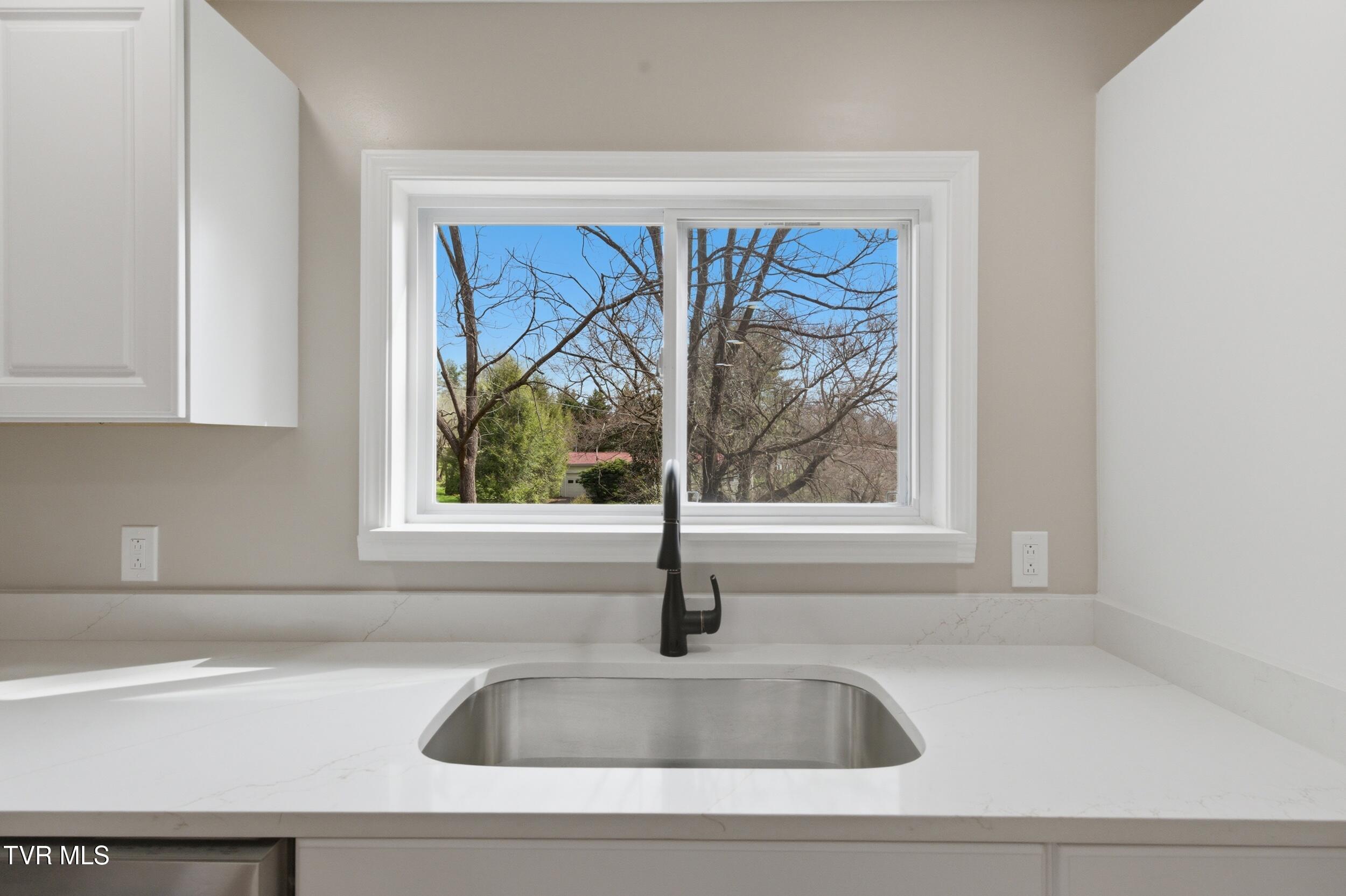 400 Martindale Road Bristol, TN 37620 - Photo 5 of 25 martin 5