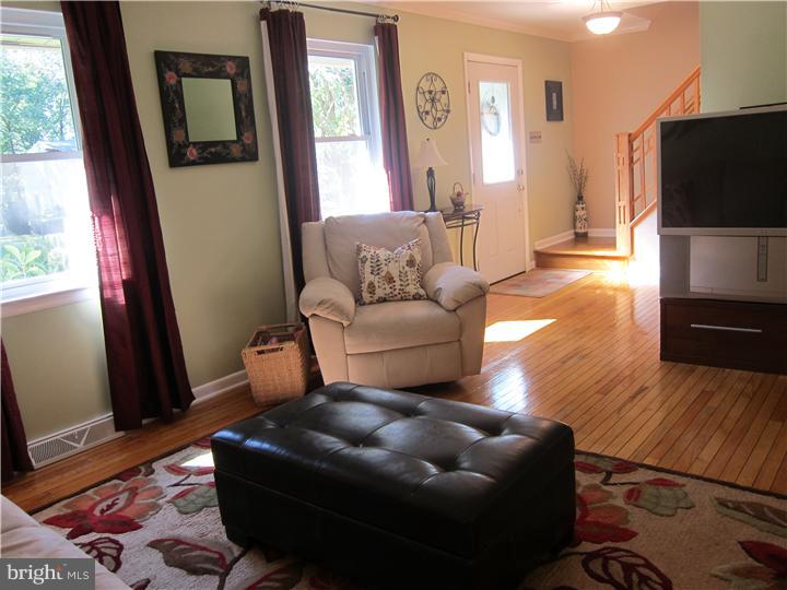 16 Ridge Road Malvern, PA 19355 - Photo 3 of 20 Living Room