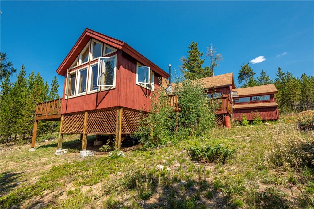 96 L Road Silverthorne, CO 80498 - Photo 2 of 35 a backyard of a house with table and chairs