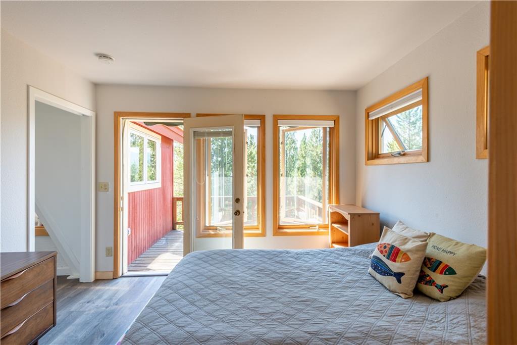 96 L Road Silverthorne, CO 80498 - Photo 26 of 35 a bedroom with a bed and a window
