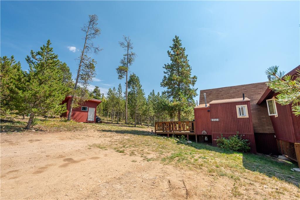 96 L Road Silverthorne, CO 80498 - Photo 5 of 35 a view of a backyard