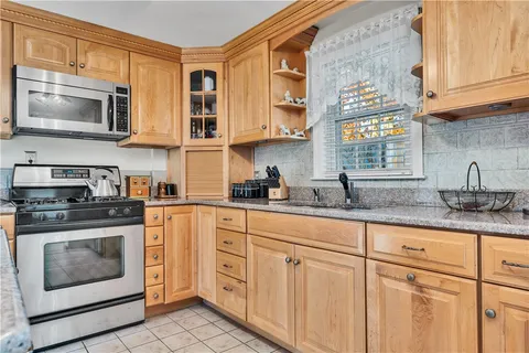 $475,000 | 93 Grotto Avenue, Warwick, RI 02888