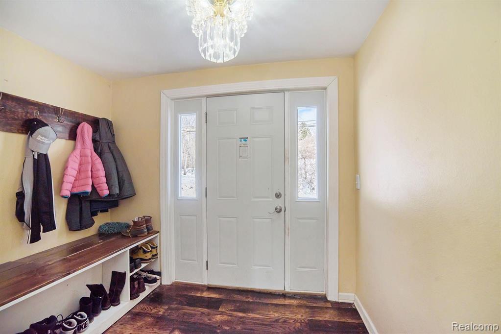 1458 Rochester Road Leonard, MI 48367 - Photo 3 of 32