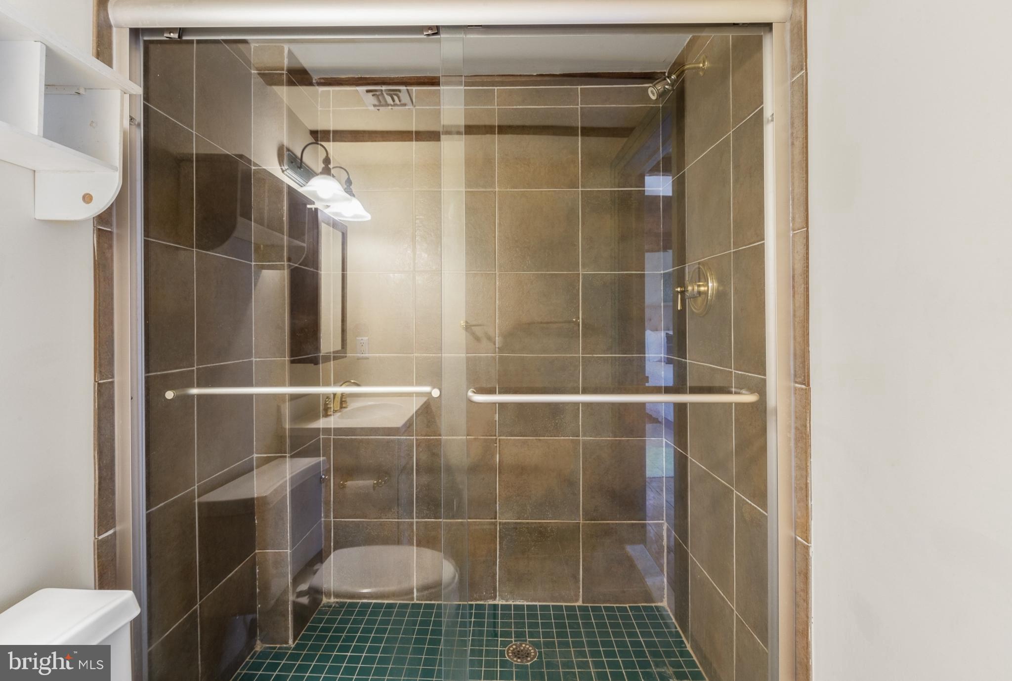 149 North 3rd Street, Unit 2 Philadelphia, PA 19106 - Photo 42 of 44 a bathroom with a shower