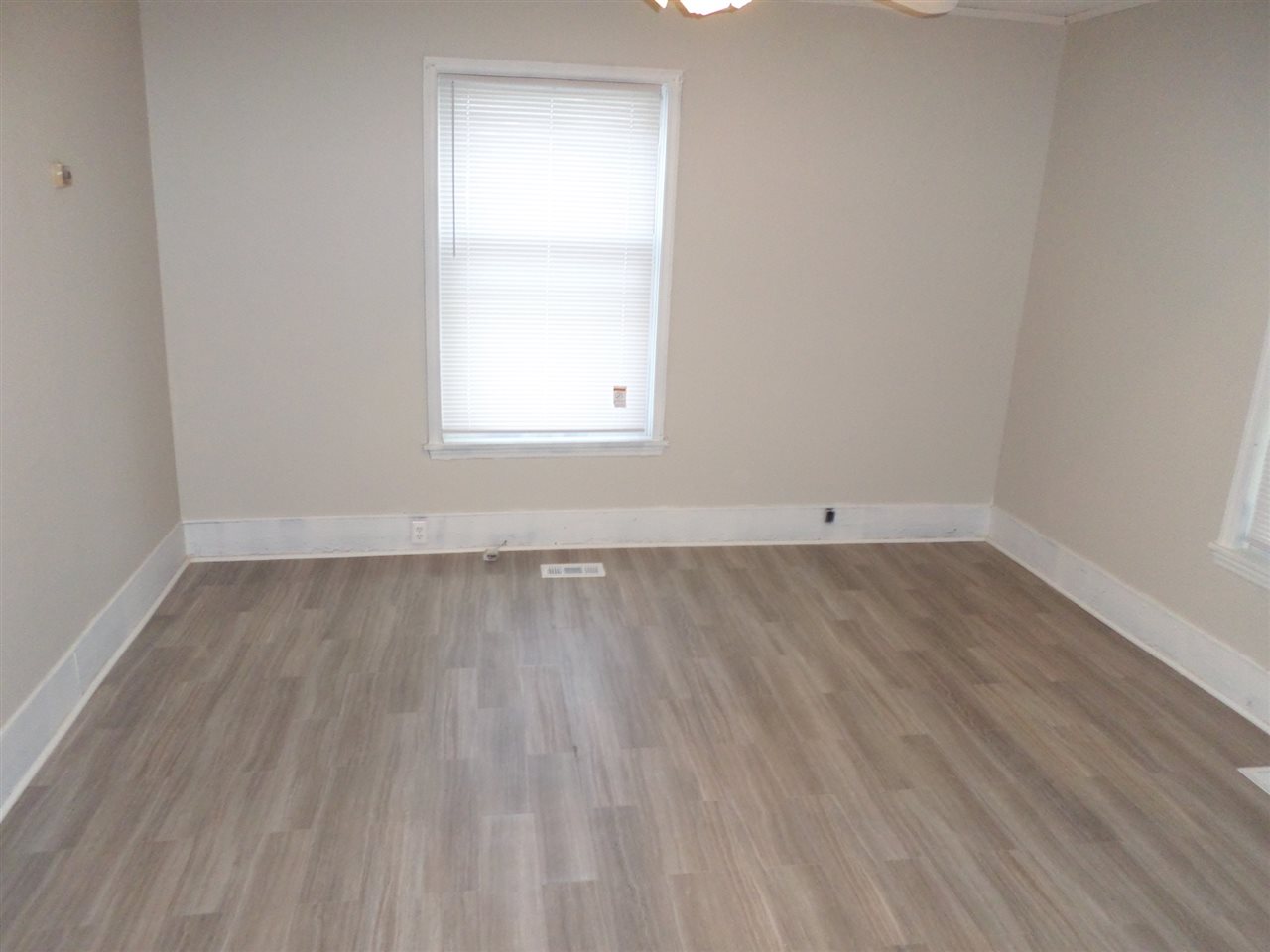951 North Logan Street Gaffney, SC 29341 - Photo 3 of 11 Gallery Image 3
