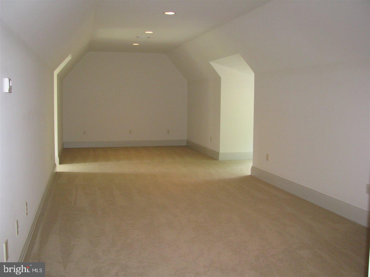2749 Colonial Road Harrisburg, PA 17112 - Photo 21 of 25 Gallery Image 21