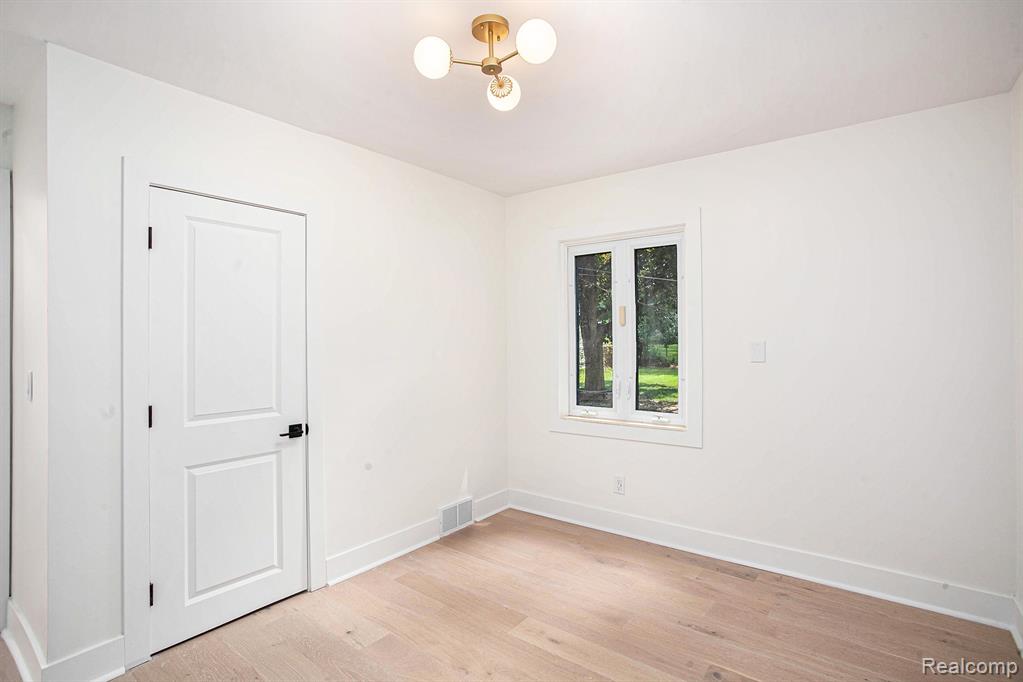 31100 West Rutland Street Beverly Hills, MI 48025 - Photo 16 of 28