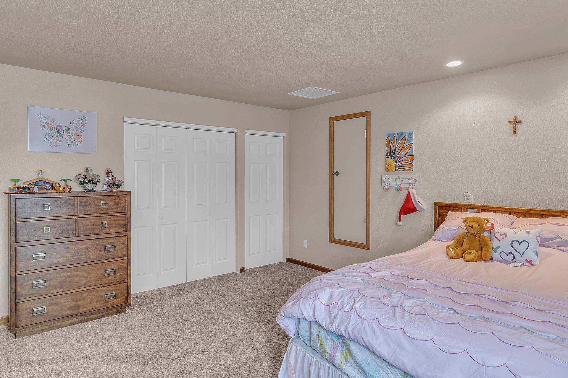 894 25 Road Grand Junction, CO 81505 - Photo 29 of 42 a bedroom with a bed and closet