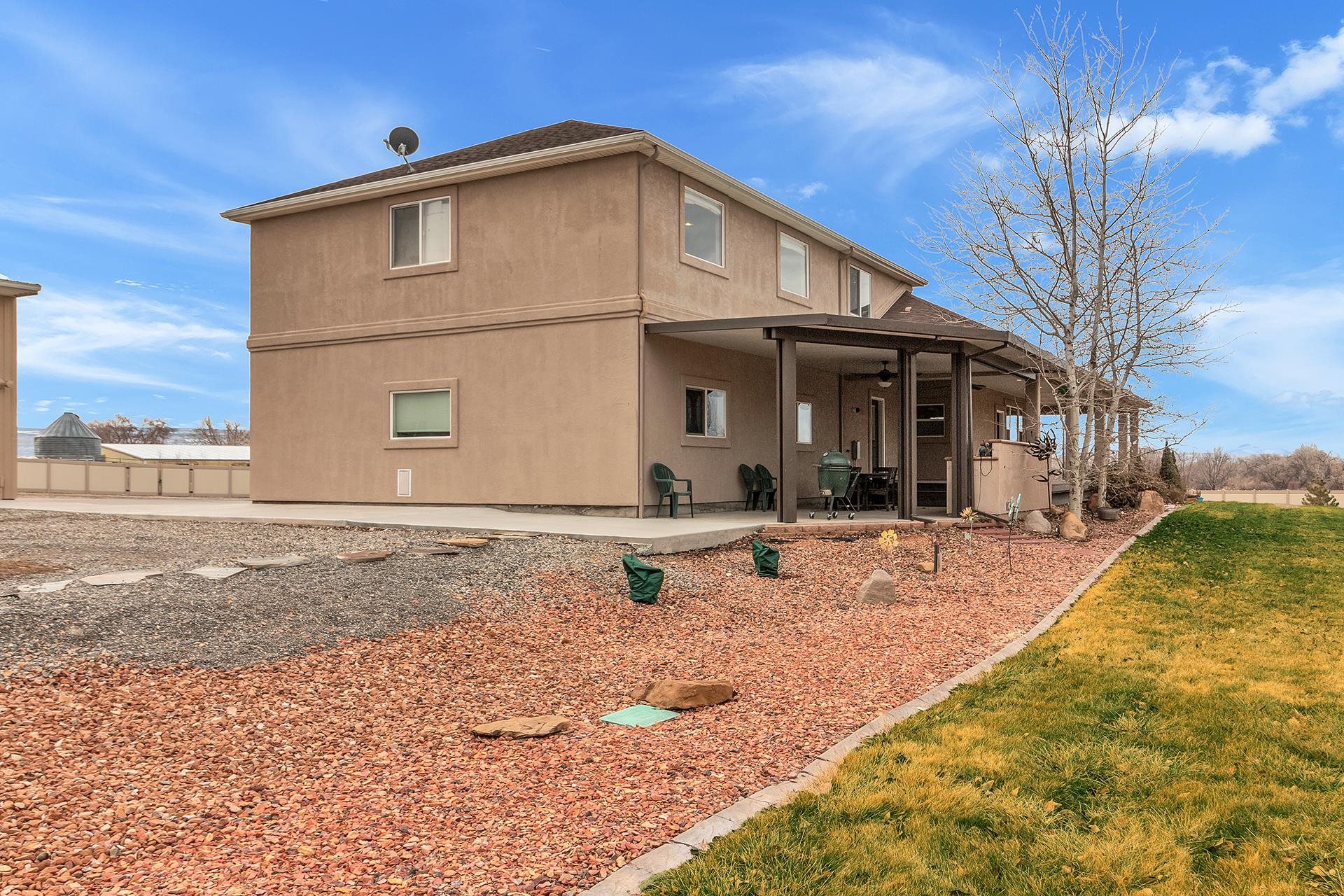 894 25 Road Grand Junction, CO 81505 - Photo 32 of 42 a view of a house with backyard and sitting area