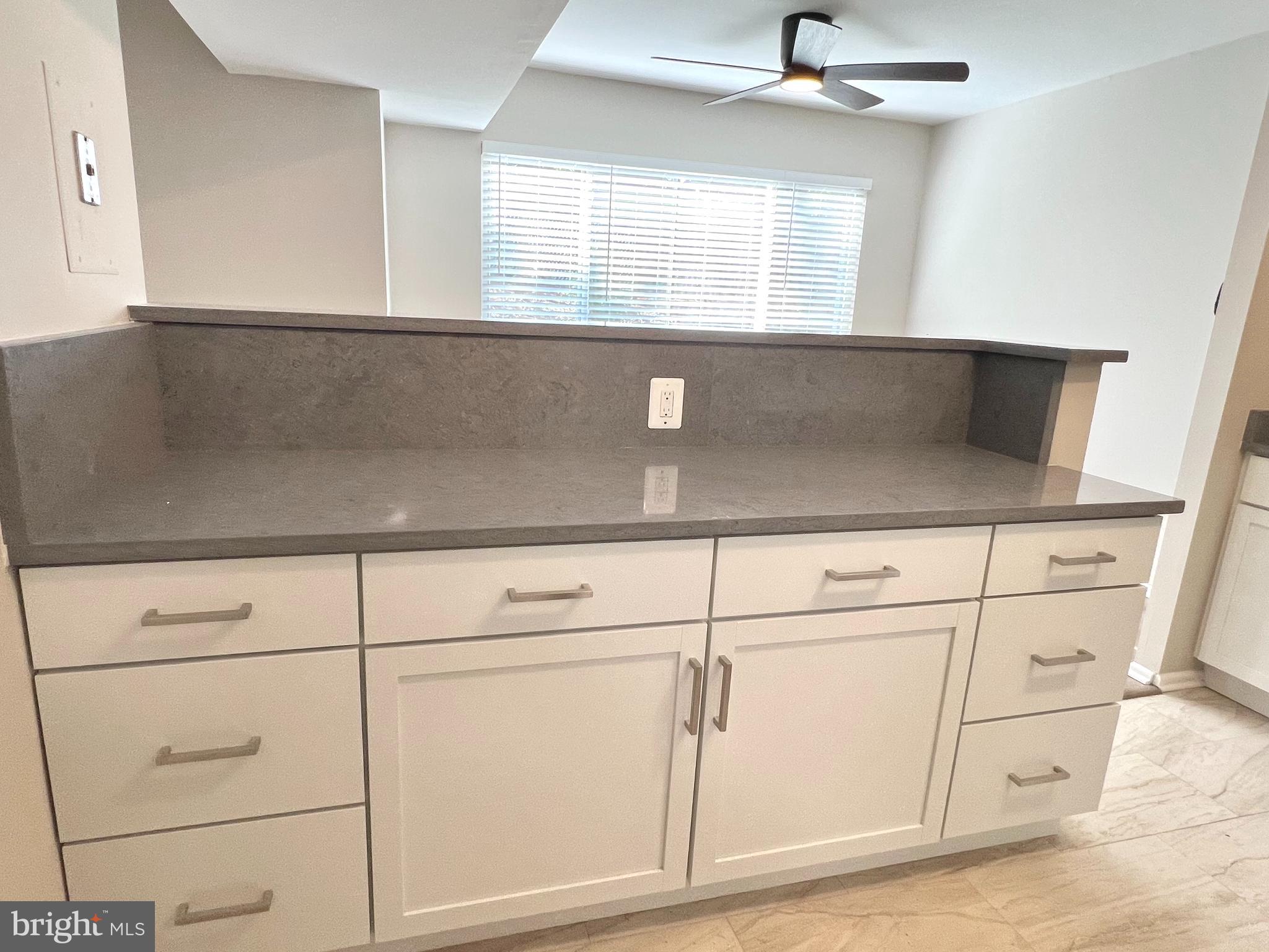 5083 7th Road South, Unit T2 Arlington, VA 22204 - Photo 15 of 36 Kitchen island w/breakfast bar