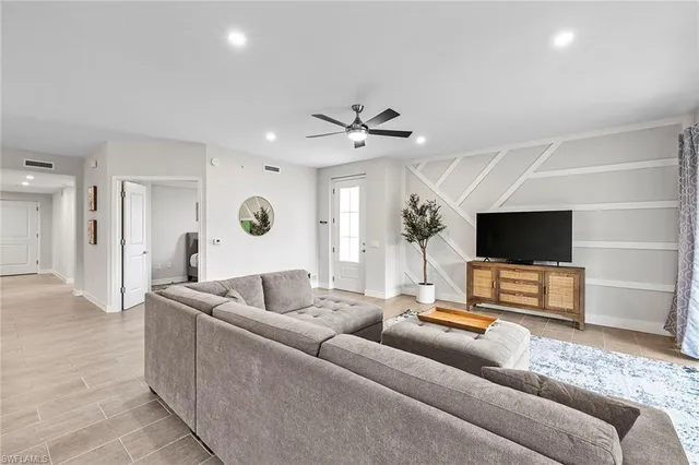 $7,500 | 172 Indies Drive East, Unit 101, Naples, FL 34114