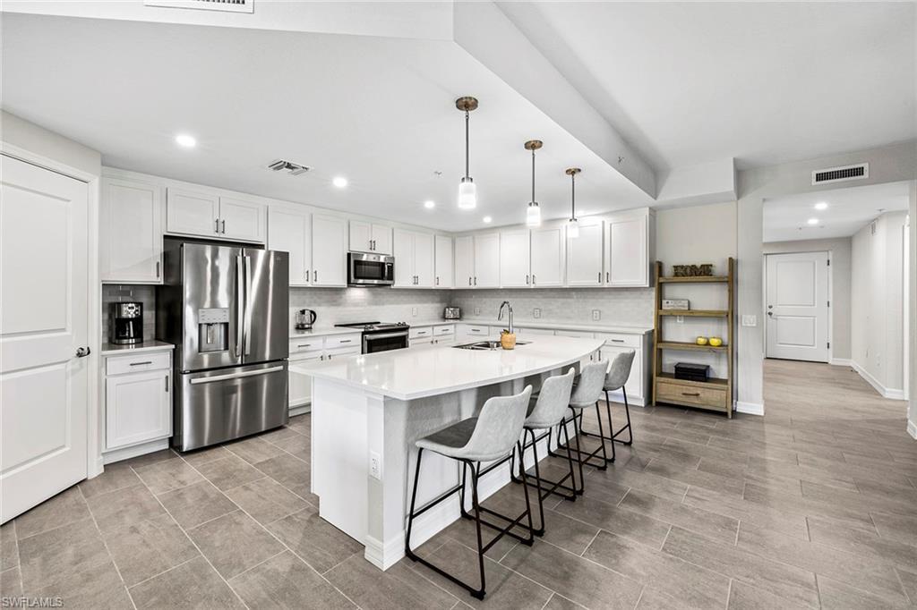 172 Indies Drive East, Unit 101 Naples, FL 34114 - Photo 9 of 33 Kitchen
