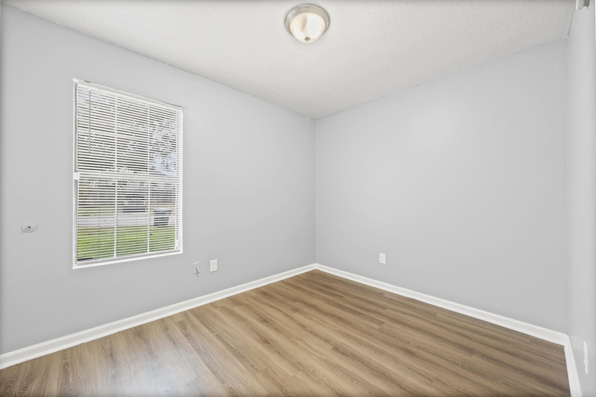 3480 Tallyho Road Memphis, TN 38128 - Photo 14 of 20 an empty room with a window