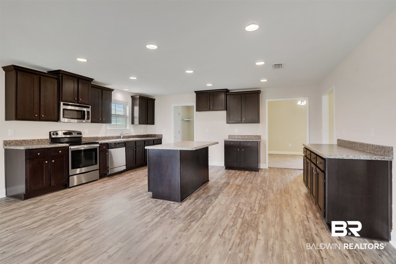 18955 Tralee Court Foley, AL 36535 - Photo 3 of 21 Kitchen
