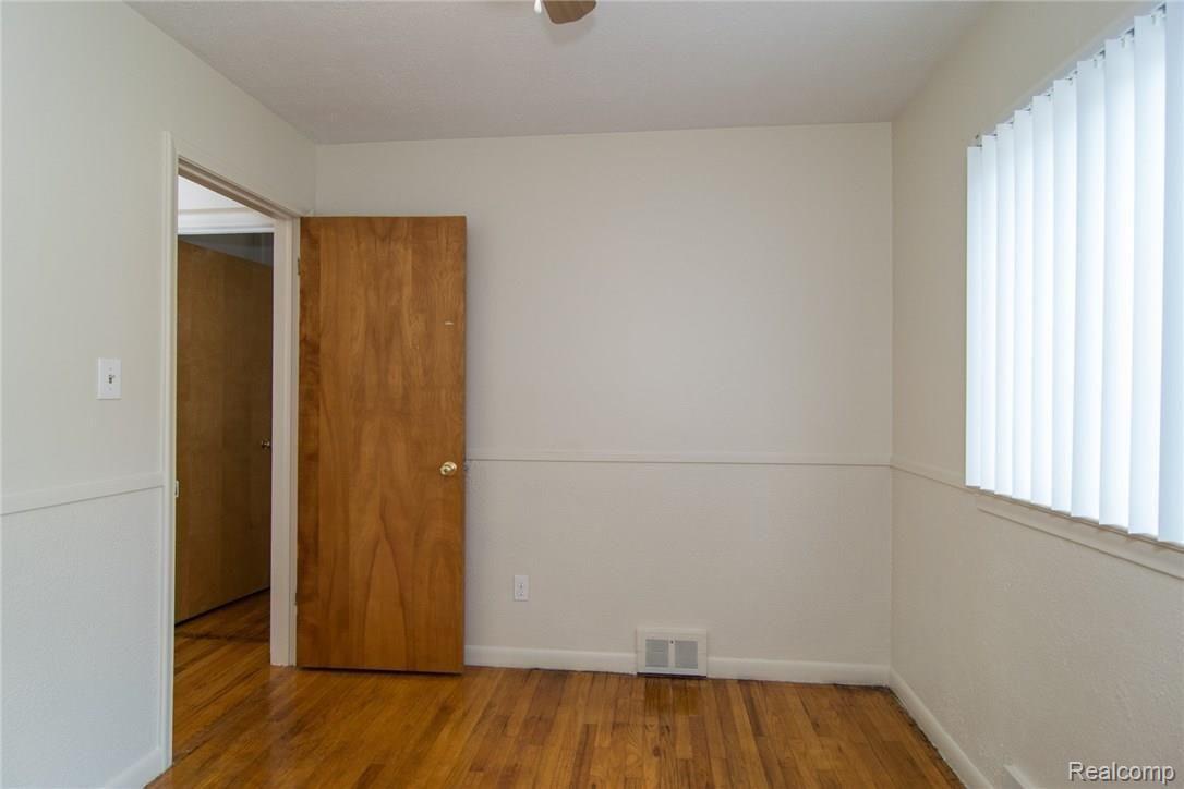 3083 Cumberland Road Berkley, MI 48072 - Photo 18 of 42 DSC_1824.jpg