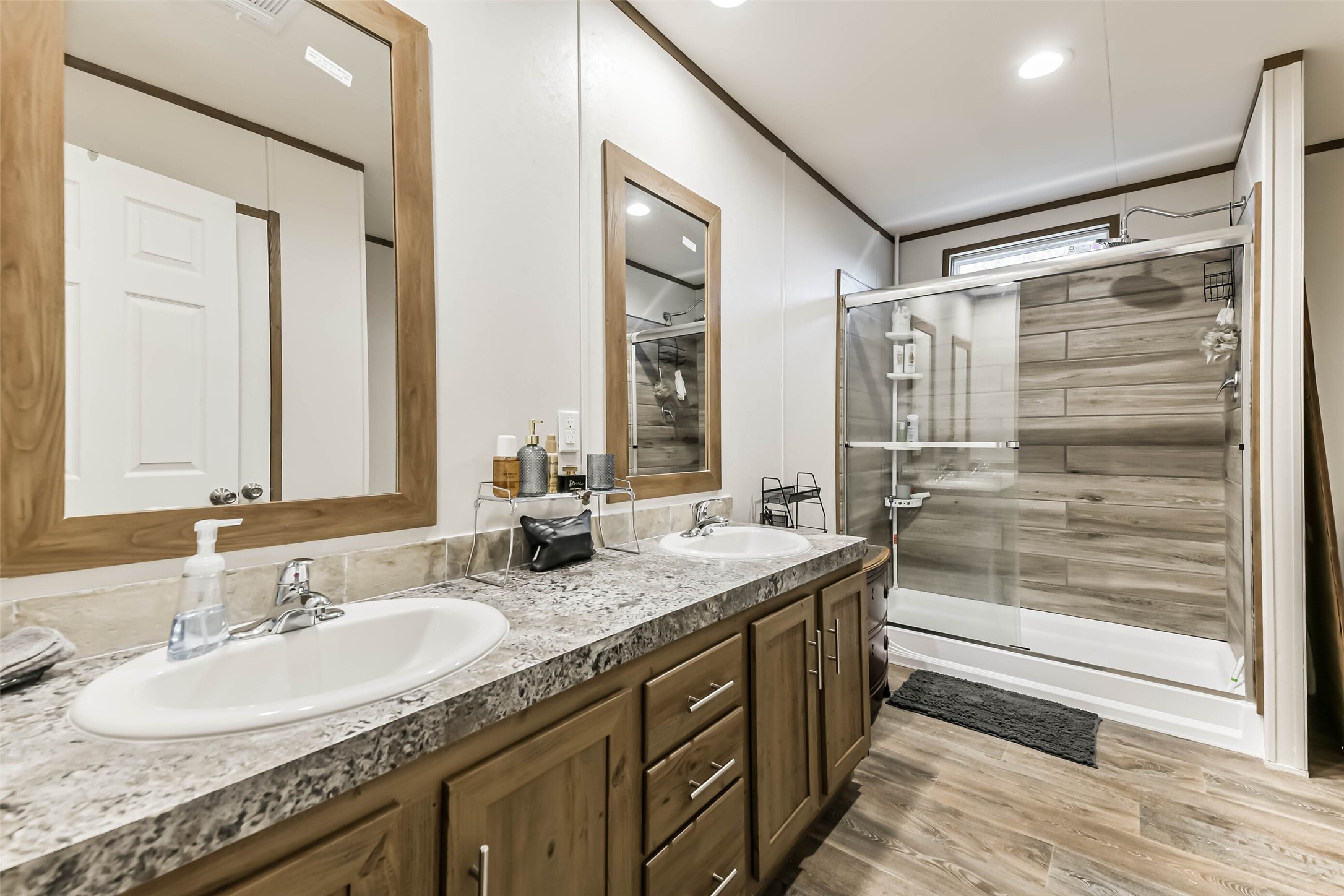 17700 Fregia Road Hull, TX 77564 - Photo 31 of 42 Master bathroom w/ large shower & double sinks