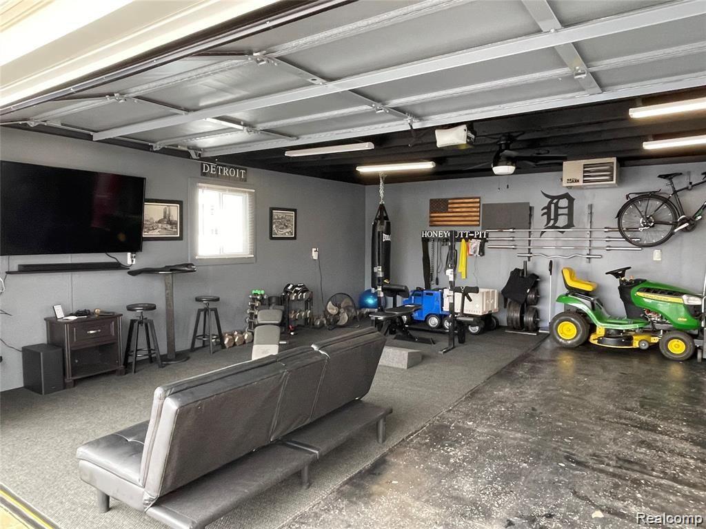 28440 Waltz Road New Boston, MI 48164 - Photo 15 of 17 Garage