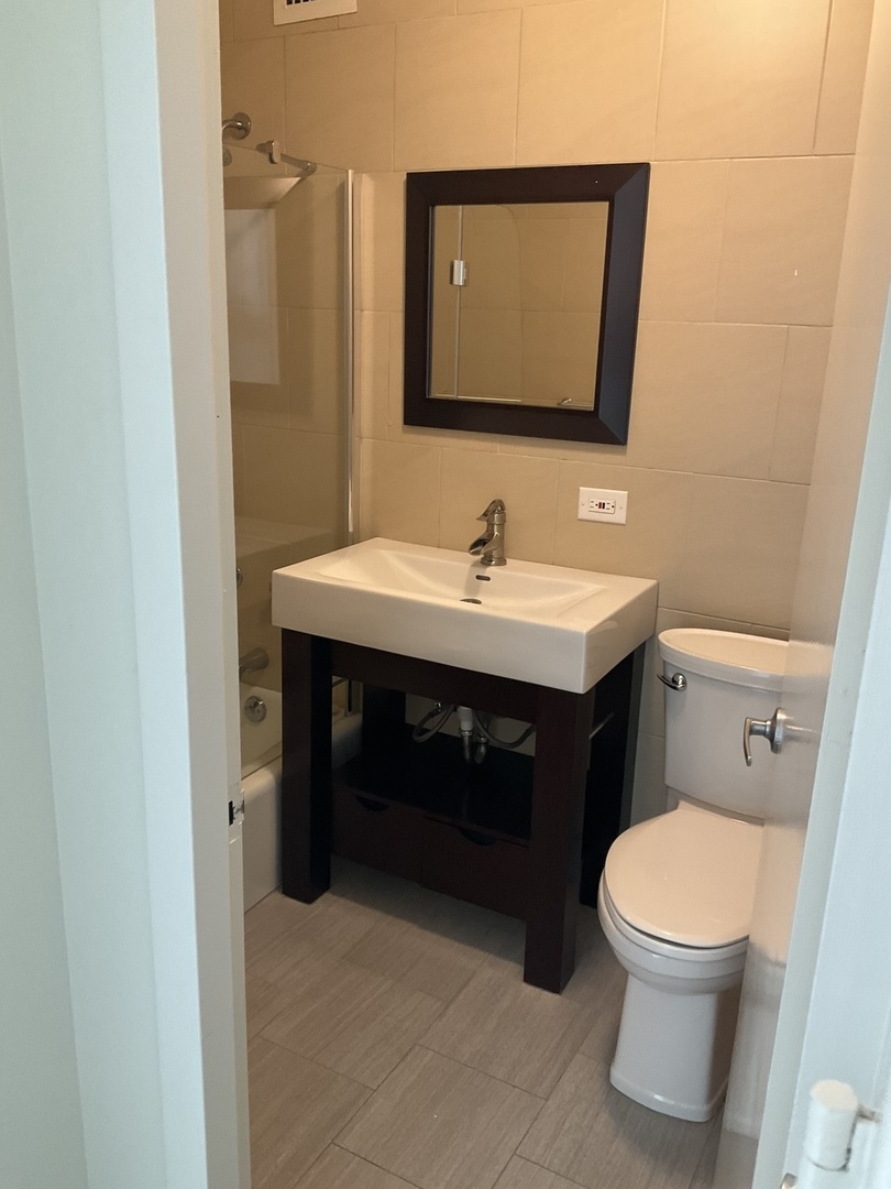 1700 East 56th Street, Unit 36093610 Chicago, IL 60637 - Photo 17 of 25