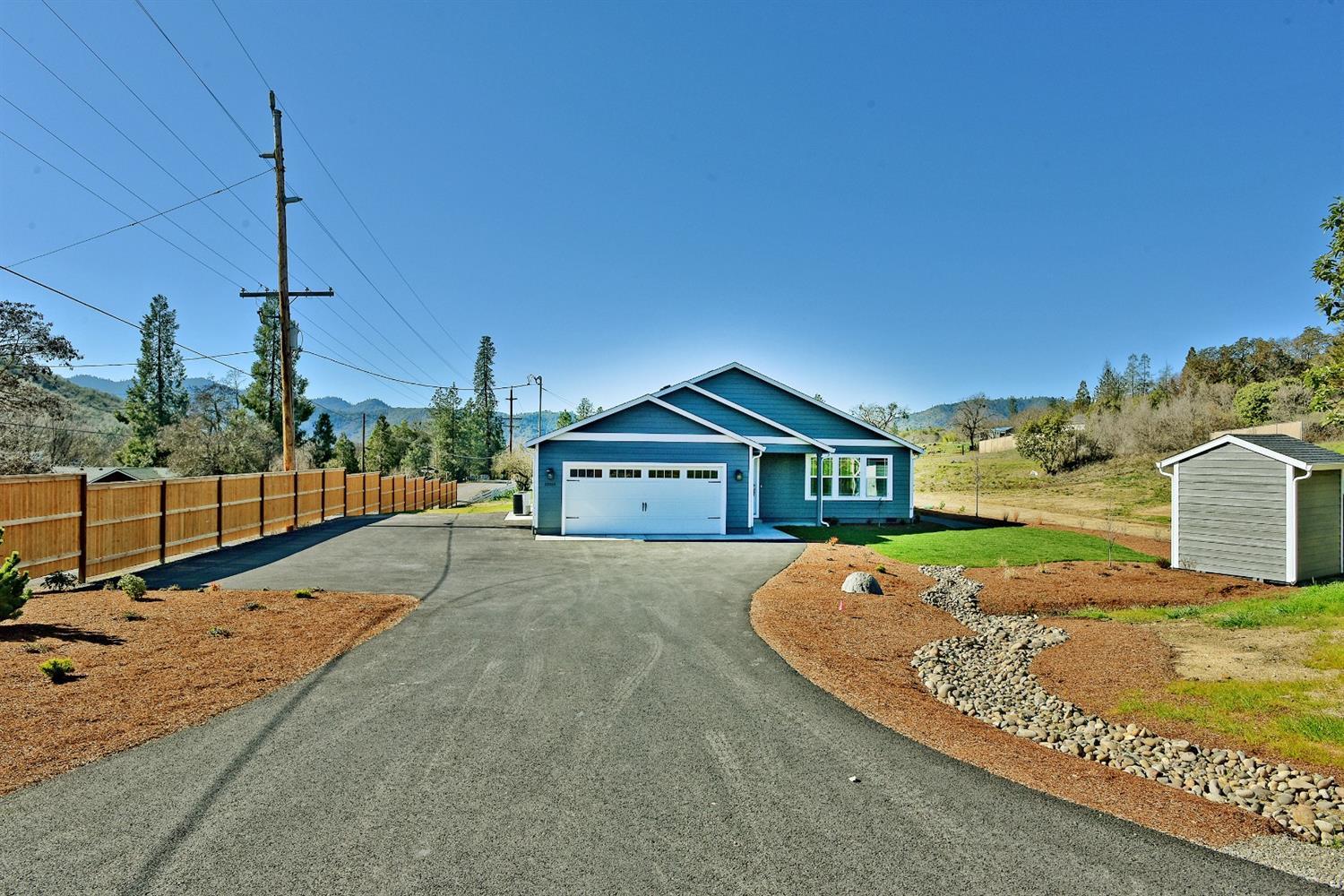 10014 Blackwell Road Central Point, OR 97502 - Photo 1 of 22 Primary Photo