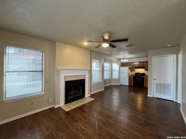 $750 | 6306 Queens Castle, Unit 4, San Antonio, TX 78218