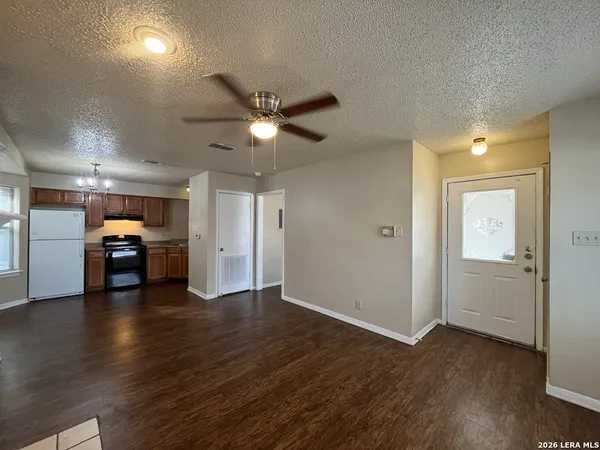 $750 | 6306 Queens Castle, Unit 4, San Antonio, TX 78218