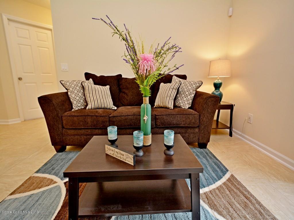 1341 Gibbs Road Southwest Palm Bay, FL 32908 - Photo 3 of 21 Living area