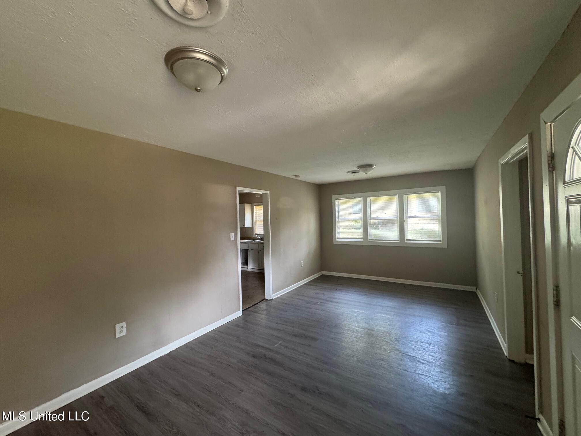 367 Queen Julianna Lane Jackson, MS 39209 - Photo 4 of 20 IMG_5930