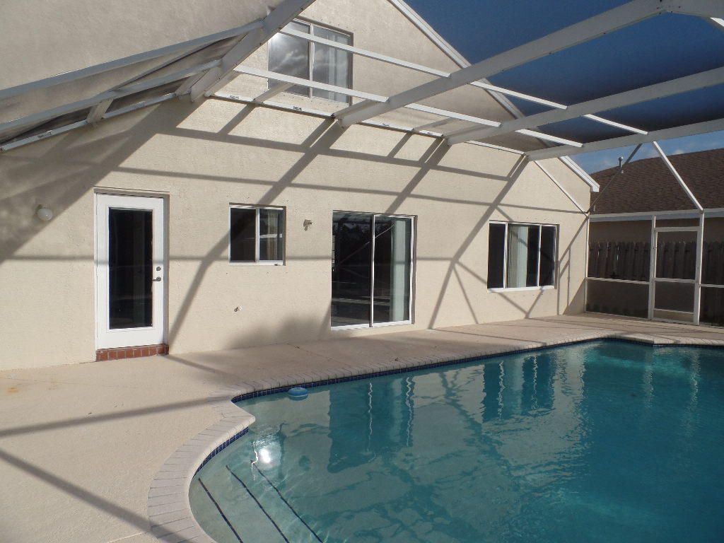 2510 Southeast Springtree Place Stuart, FL 34997 - Photo 24 of 28 Rear view
